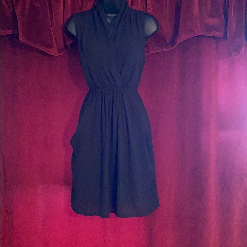 Short sleeve dress to the knee . - Picture 6 of 7